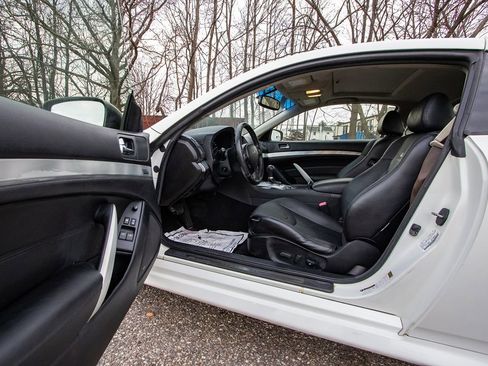 Used 2013 INFINITI G37 x w/ Premium Pkg image 8