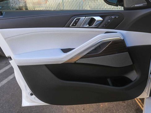 New 2026 BMW X6 xDrive40i w/ Premium Package image 17