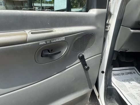 Used 2006 Ford E-350 and Econoline 350 Super Duty RWD image 14