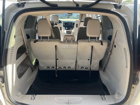 Used 2020 Chrysler Pacifica Touring-L Plus FWD image 11