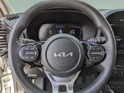 Used 2023 Kia Soul S image 39