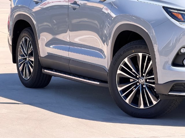 New 2026 Toyota Grand Highlander AWD Hybrid image 2