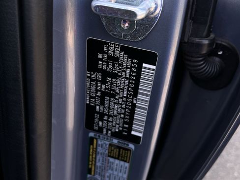 Used 2023 Kia Telluride LX AWD/4WD image 50