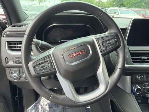 Used 2023 GMC Yukon SLT AWD/4WD image 11