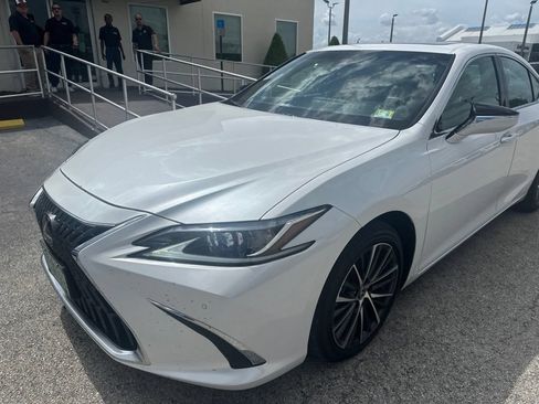 Used 2025 Lexus ES 350 w/ Premium Package FWD image 2