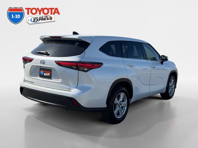 Certified 2023 Toyota Highlander LE FWD image 5