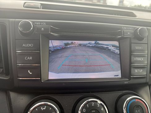 Used 2018 Toyota RAV4 LE w/ Carpet Mat Package AWD/4WD image 18