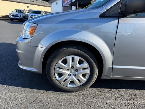 Used 2019 Dodge Grand Caravan SE w/ UConnect Hands-Free Group image 9