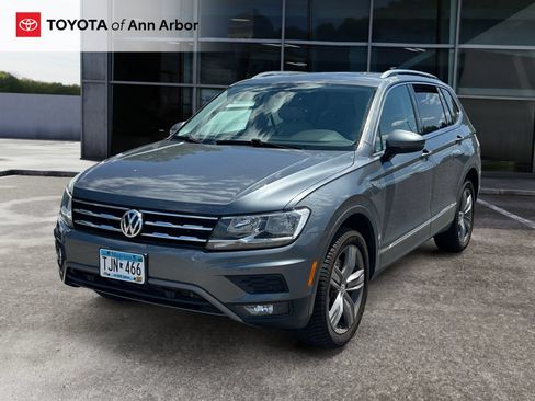 Used 2020 Volkswagen Tiguan SEL AWD/4WD image 2