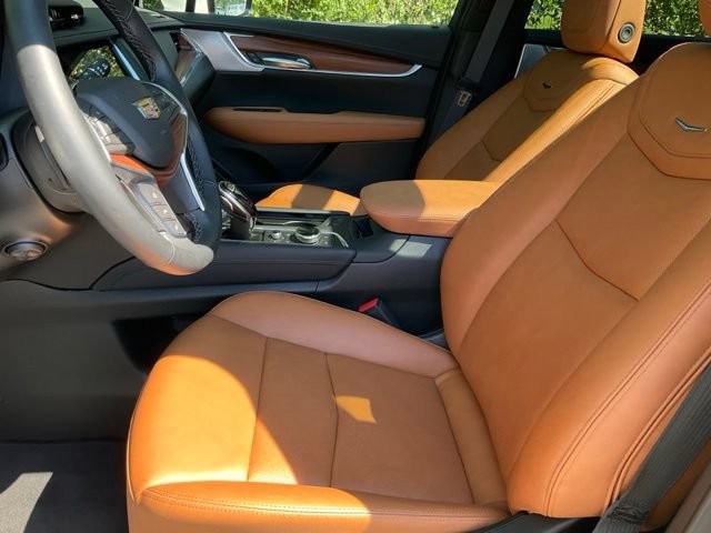 Used 2026 Cadillac XT5 Premium Luxury w/ LPO, ONYX Package FWD image 5