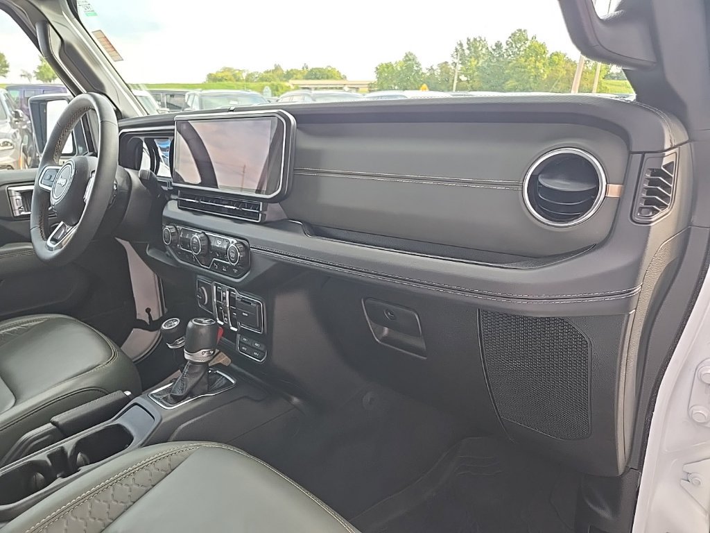 Used 2024 Jeep Wrangler High Altitude AWD/4WD image 29