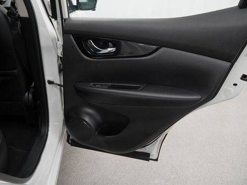 Used 2022 Nissan Rogue Sport SL image 46