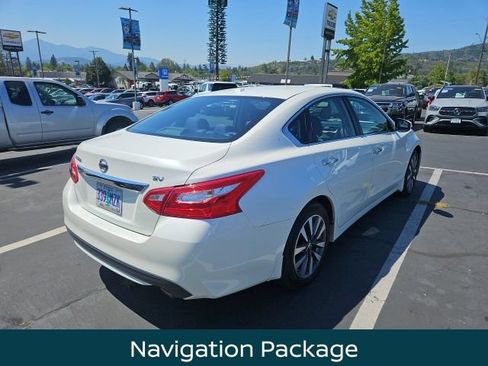 Certified 2017 Nissan Altima 2.5 SV w/ Convenience Package FWD image 4