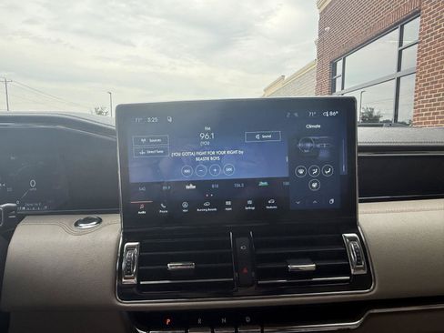 Used 2022 Lincoln Navigator L Reserve RWD image 4