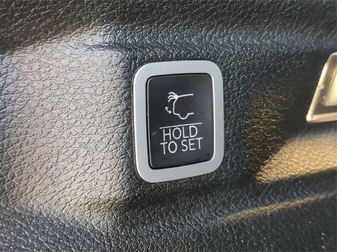 Used 2022 Jeep Grand Cherokee L Laredo w/ Luxury Tech Group I image 12