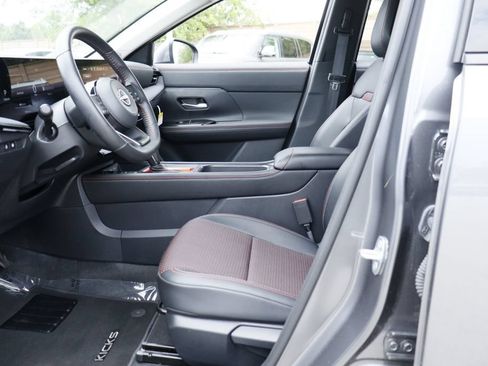Used 2025 Nissan Kicks SR w/ SR Premium Package AWD/4WD image 9