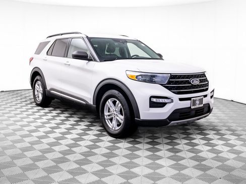 Used 2020 Ford Explorer XLT w/ Equipment Group 202A AWD/4WD image 7