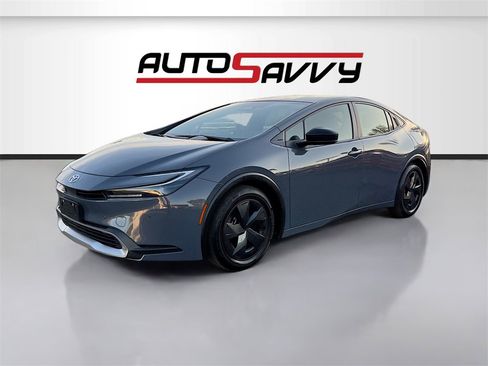 Used 2024 Toyota Prius Prime SE image 3