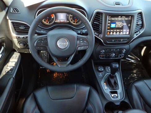 Used 2022 Jeep Cherokee Trailhawk w/ Comfort/Convenience Group image 27