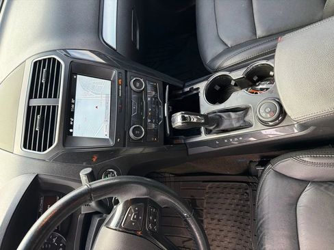 Used 2017 Ford Explorer XLT w/ Equipment Group 202A image 7