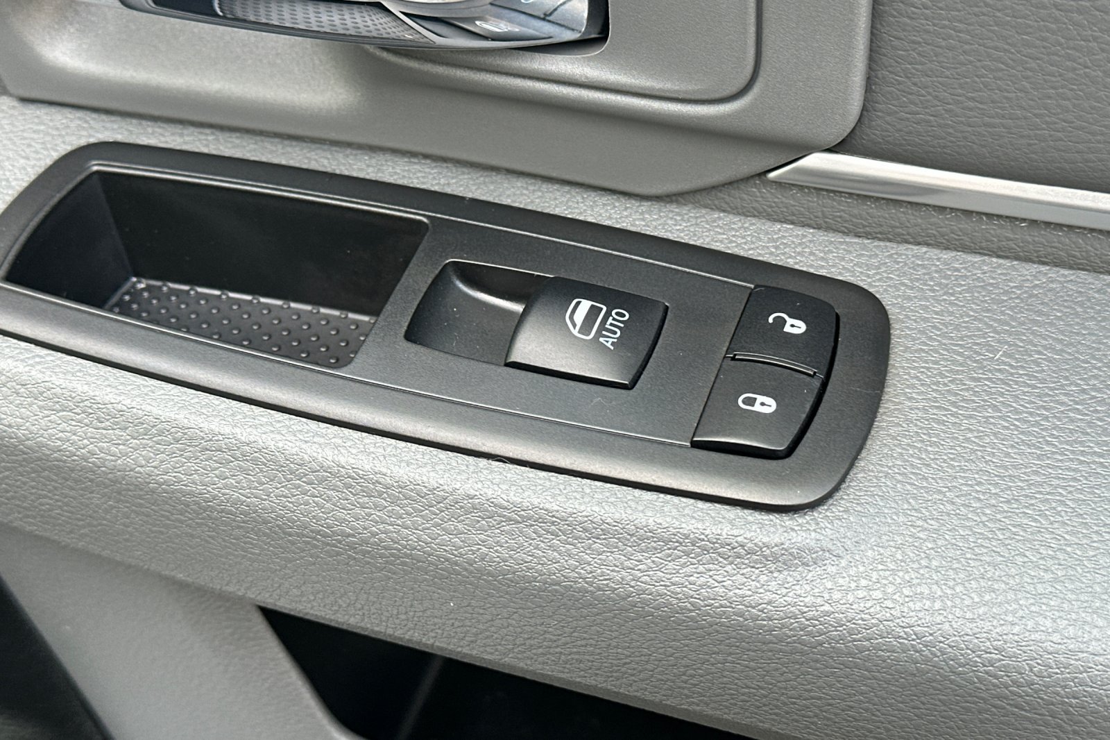 Used 2018 RAM 1500 Classic SLT AWD/4WD image 21