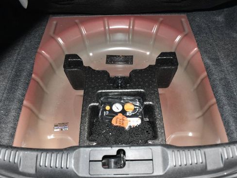 Used 2017 Ford Mustang Coupe image 25