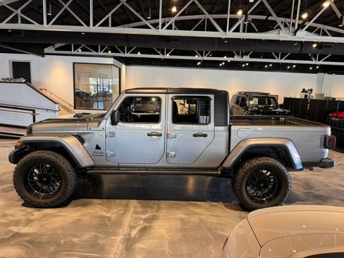 Used 2020 Jeep Gladiator Overland w/ Trailer Tow Package image 2