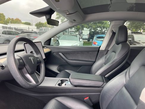 Used 2021 Tesla Model Y Long Range AWD/4WD image 5