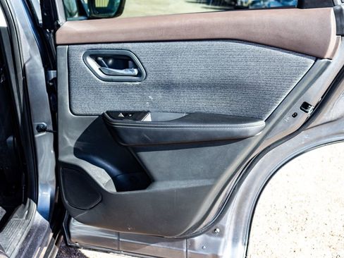 Used 2023 Nissan Rogue SV image 19