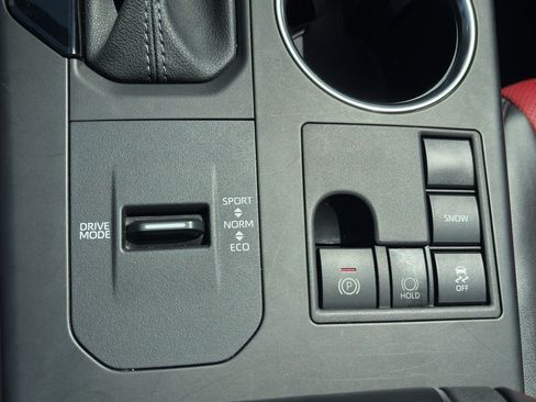 Used 2024 Toyota Highlander XSE FWD image 24