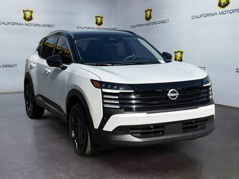 Used 2025 Nissan Kicks SR w/ SR Premium Package image 4