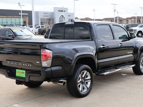 Used 2016 Toyota Tacoma Limited w/ Towing Package image 7