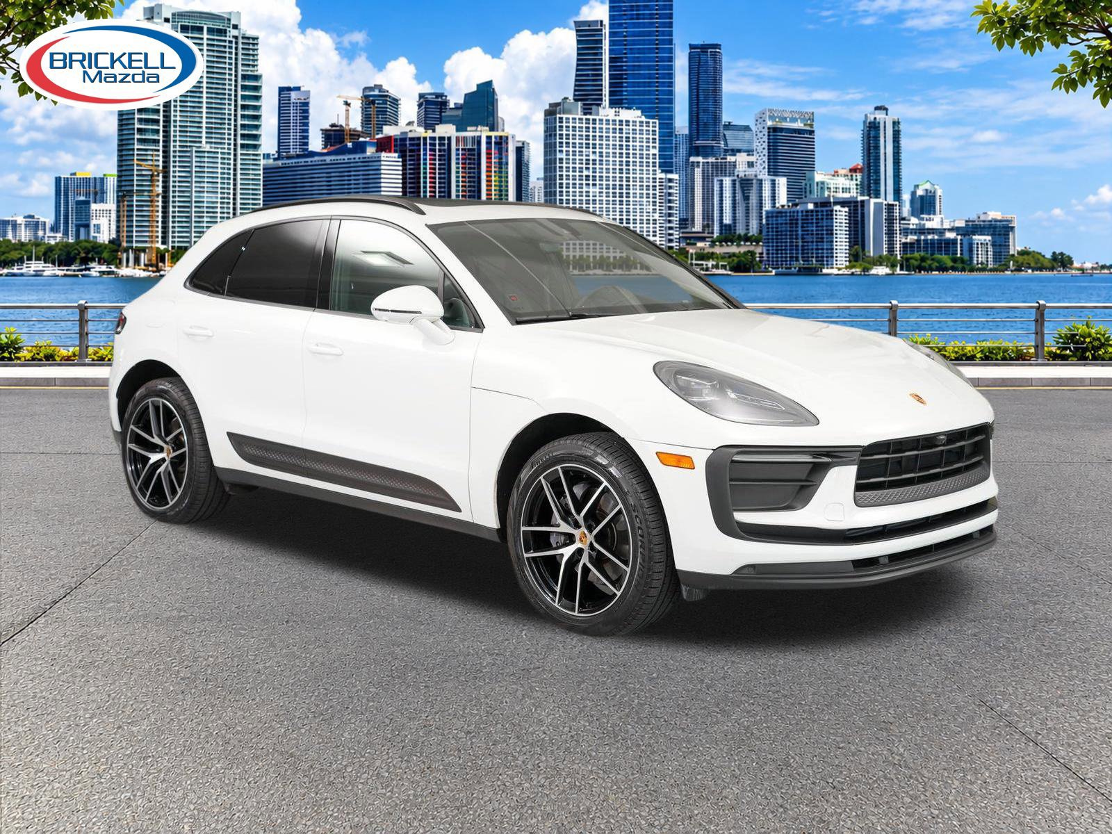 Used 2022 Porsche Macan AWD/4WD image 2