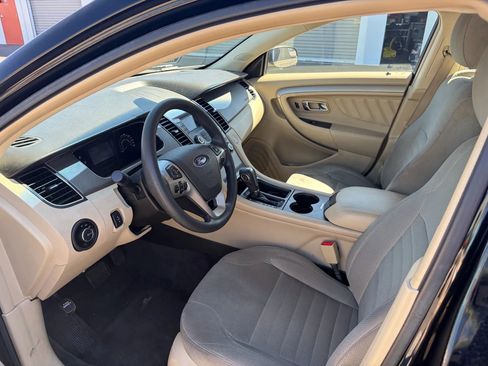 Used 2017 Ford Taurus SE image 11