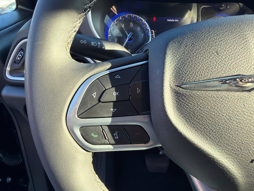 Used 2025 Chrysler Pacifica Select FWD image 25