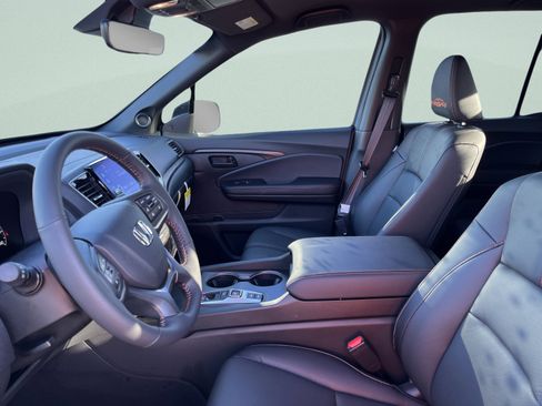 Used 2025 Honda Ridgeline TrailSport image 10