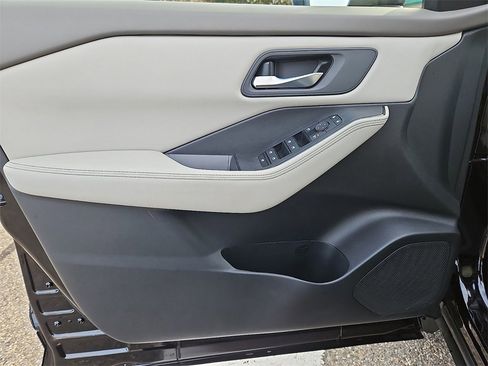 Certified 2024 Nissan Rogue SV image 11