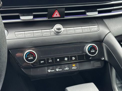 Certified 2024 Hyundai Elantra SEL image 17