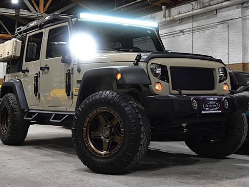 Used 2018 Jeep Wrangler Unlimited Sport S image 2