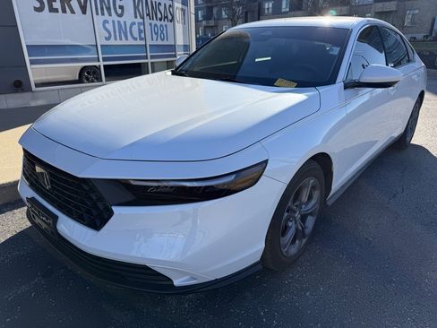 Used 2024 Honda Accord EX image 2