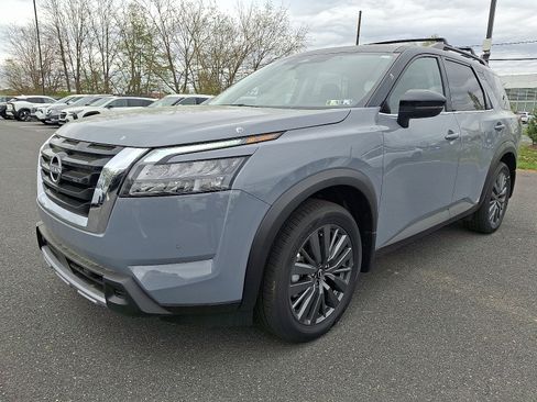 New 2025 Nissan Pathfinder SL w/ SL Premium Package image 2