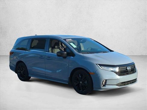 Used 2024 Honda Odyssey Sport image 3