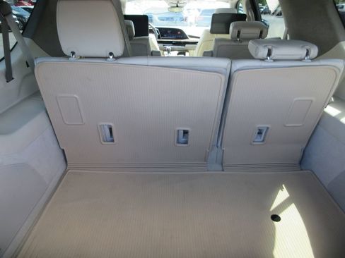 Certified 2023 Cadillac Escalade ESV Premium Luxury Platinum w/ LPO, Radiant Package AWD/4WD image 35