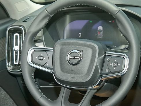 New 2026 Volvo XC40 B5 Plus w/ Climate Package AWD/4WD image 25