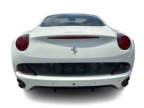 Used 2014 Ferrari California RWD image 4