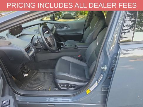 Used 2024 Toyota Prius XLE FWD image 6