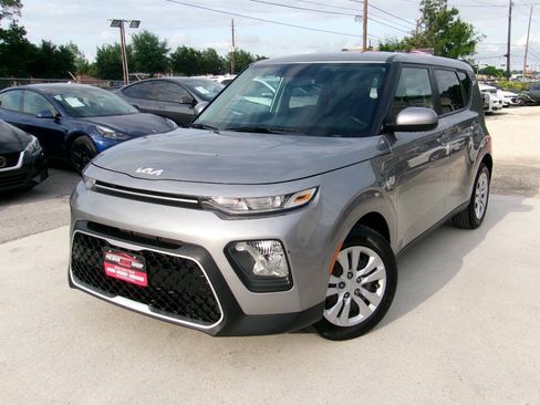Used 2022 Kia Soul LX FWD image 3