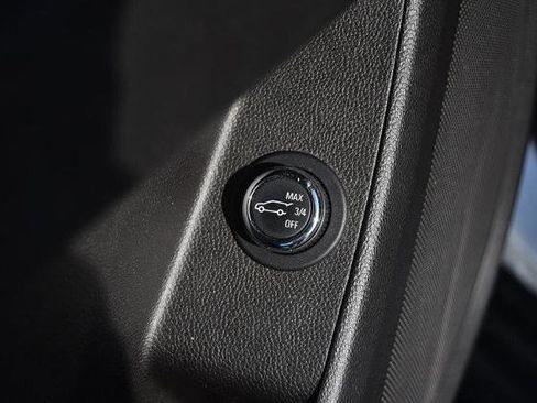 Used 2022 Chevrolet Traverse LT image 9