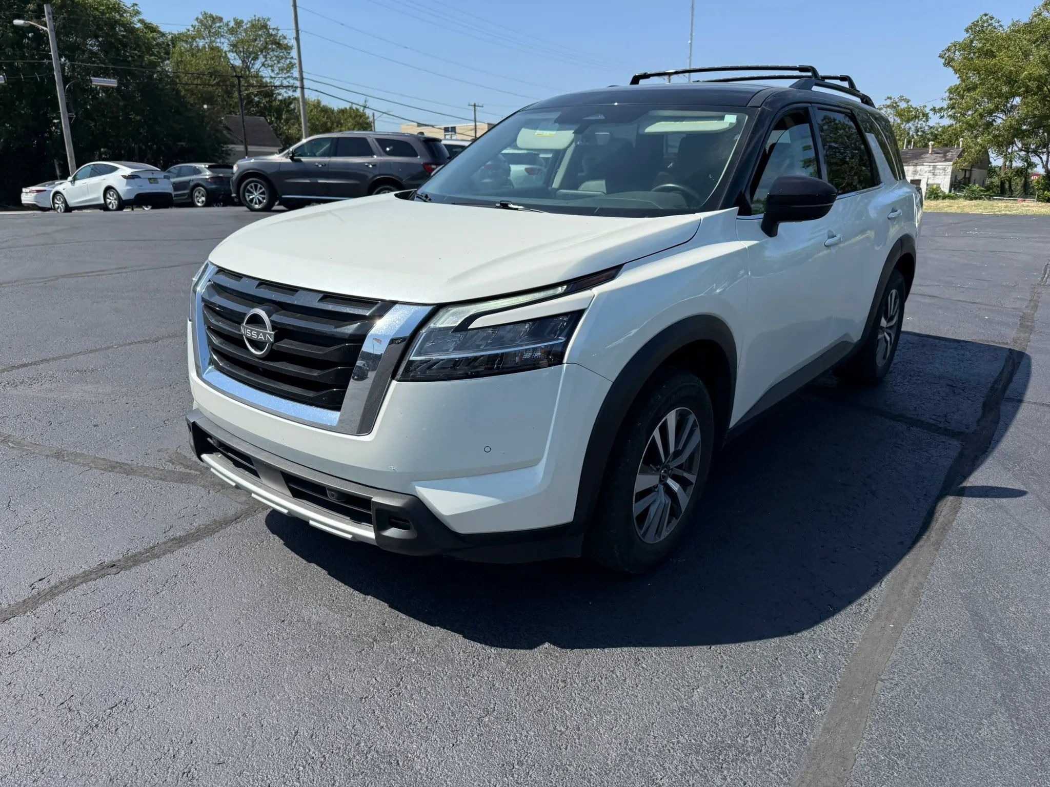 Used 2023 Nissan Pathfinder SL AWD/4WD image 3