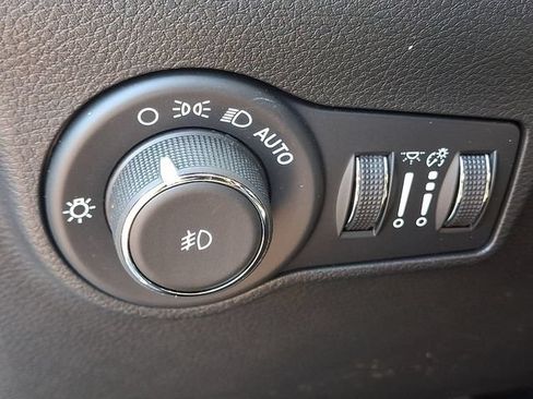 Used 2025 Jeep Compass Limited w/ Sun & Sound Group AWD/4WD image 24